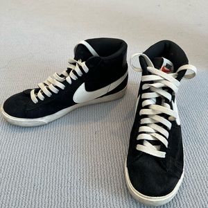 Black suede Nike blazer women’s 7.5